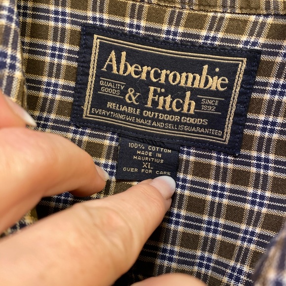 Abercrombie & Fitch - Picture 5 of 6